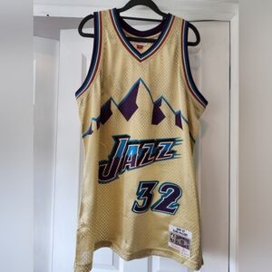 Mitchell & Ness Jazz Jersey - Vintage White and Purple (Large)